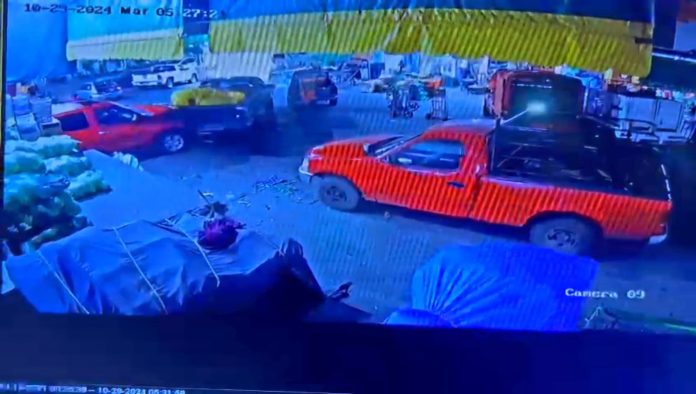 Alocado conductor choca contra 5 vehículos en la Central de Abastos de Morelia