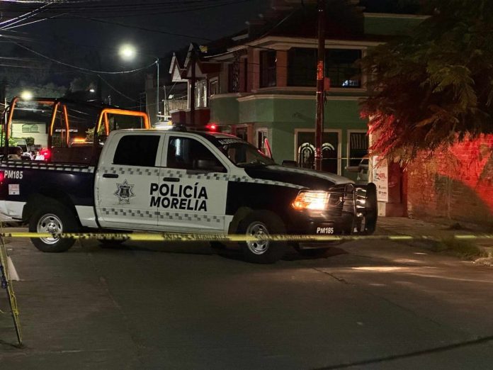Hombre es atacado a balazos en la colonia Ejidal Ocolusen de Morelia