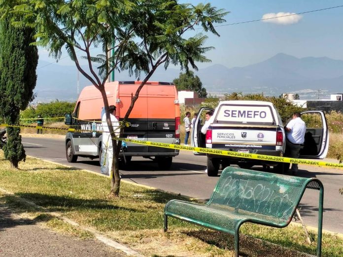 Adolescente motociclista muere al accidentarse al sur de Morelia