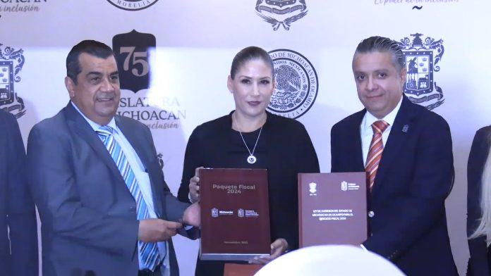 La rectora Yarabí Ávila González, consideró que pese a que aún faltaría recurso,  el presupuesto no sería deficitario con los cerca de 700 millones de pesos adicionales que recibiría la universidad cada año con la Reforma Constitucional , como hasta ahora que apenas es suficiente para la segunda semana de octubre. La rectora Yarabí Ávila González, consideró que pese a que aún faltaría recurso, el presupuesto no sería deficitario con los cerca de 700 millones de pesos adicionales que recibiría la universidad cada año con la Reforma Constitucional , como hasta ahora que apenas es suficiente para la segunda semana de octubre.