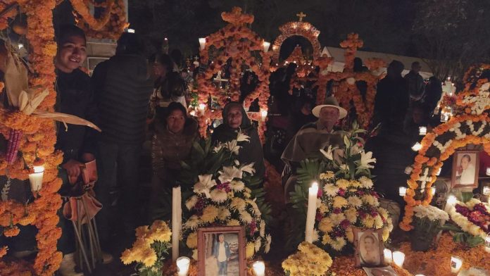 Más de 564 mil turistas asistieron a la conmemoración de Noche de Muertos en Michoacán