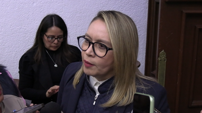 Con un exhorto a que el análisis y discusión de los temas internos de la Universidad Michoacana (UMSNH) no sea político ni con distorsión de la información,