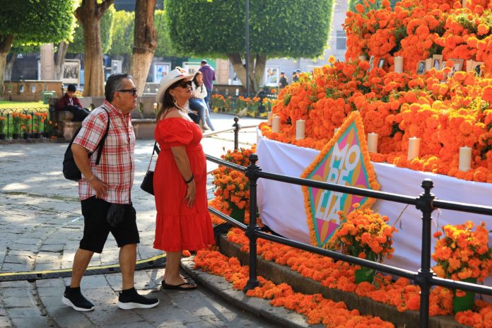 El Centro de Morelia se ha convertido en un punto de reunión para que miles de turistas nacionales e internacionales disfruten de los atractivos