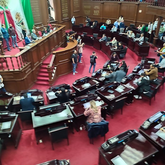 Aprueban reformas para establecer programas sociales en la Constitución Federal