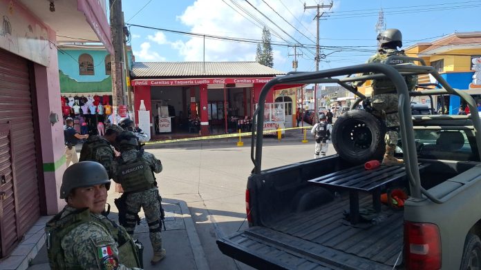 Un hombre joven fue asesinado a balazos en un negocio de venta de carnitas y tacos, ubicado a unos metros del Hospital Regional,
