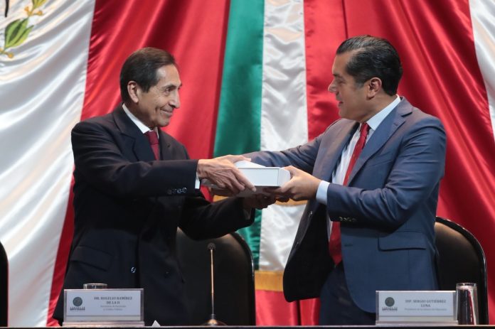 Con déficit de 1.1 billón de pesos, entrega SCHP propuesta de paquete fiscal para 2025