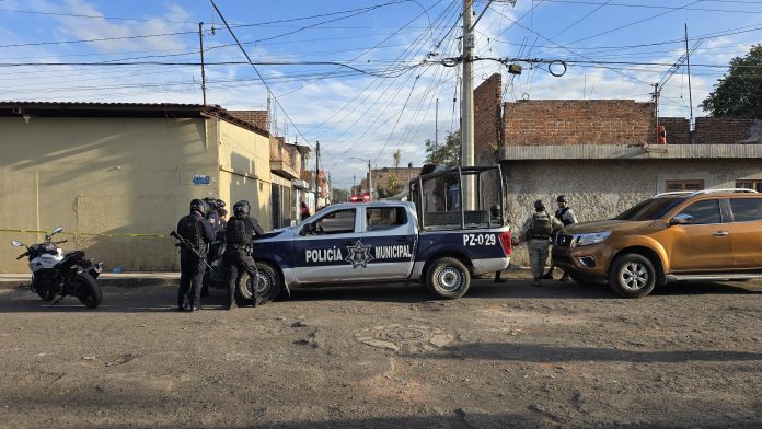 Con armas larga y cortas atacan vivienda en la colonia Adolfo López Mateos