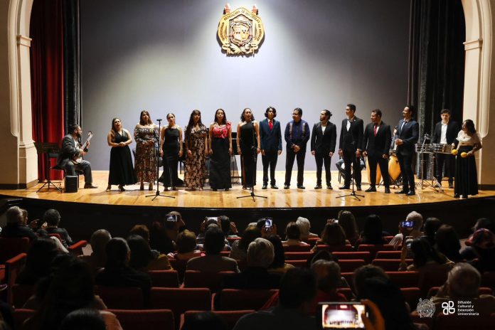 De acuerdo con los reportes, los presuntos delincuentes al parecer ingresaron tras golpear la puerta con un marro. De acuerdo con los reportes, los presuntos delincuentes al parecer ingresaron tras golpear la puerta con un marro.