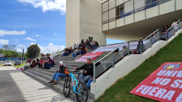 Toma SUEUM las instalaciones de Rectoría, para denunciar violaciones contractuales Toma SUEUM las instalaciones de Rectoría, para denunciar violaciones contractuales