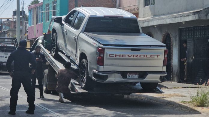 Delincuentes balean a hombre y le roban camioneta en Morelia; GC recupera la unidad y detiene los hechores