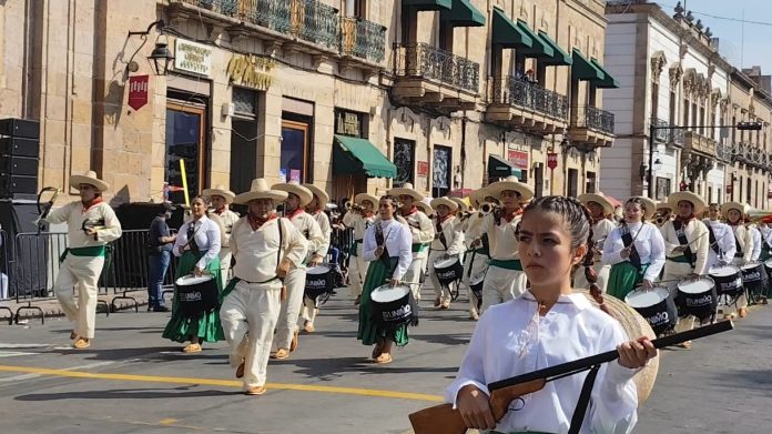 Desairado por ciudadanos, el desfile conmemorativo al CXIV aniversario de la Revolución en Morelia