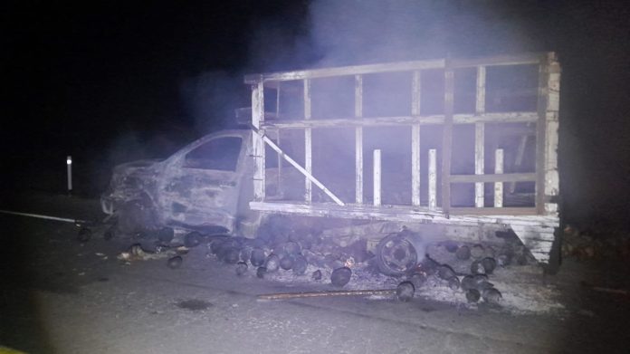 Una camioneta incendiada, 2 choques y un trailero fracturado por caída, durante las últimas horas en la Siglo XXI