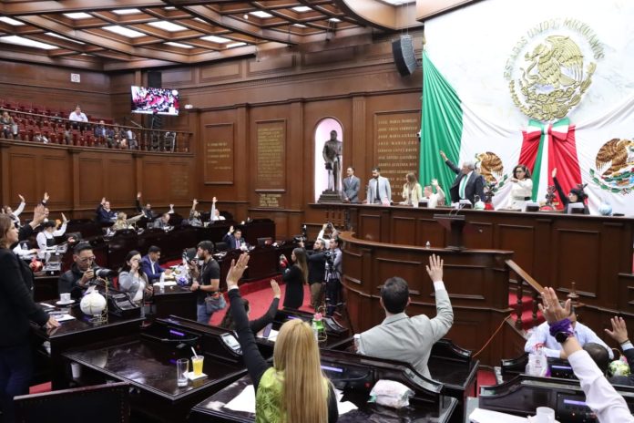 Aprueba Congreso reforma Constitucional para dar autonomía plena a la UMSNH