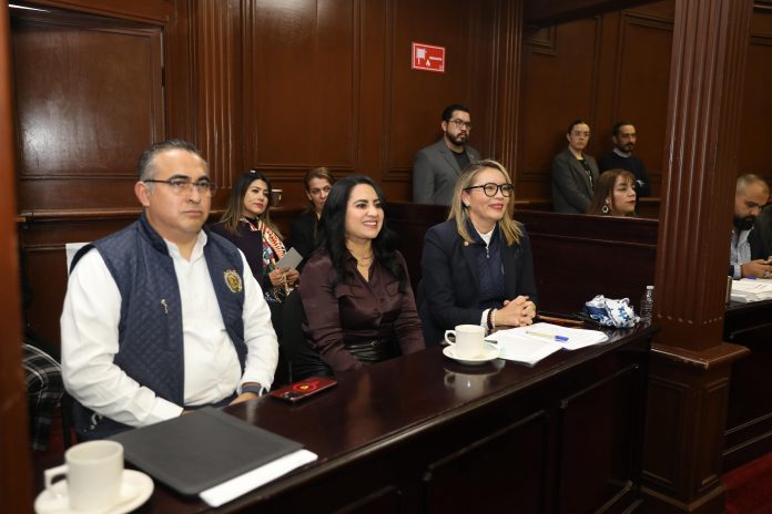 Aprueban reforma constitucional de la UMSNH; Yarabí Ávila reconoce apoyo del gobernador y de las y los diputados