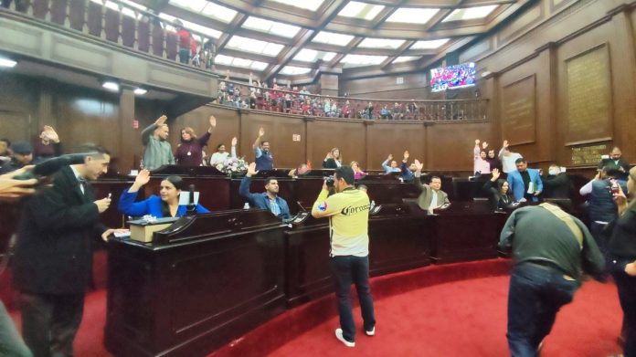 106c2103-7b97-4a95-ae51-042ac8c38f9d