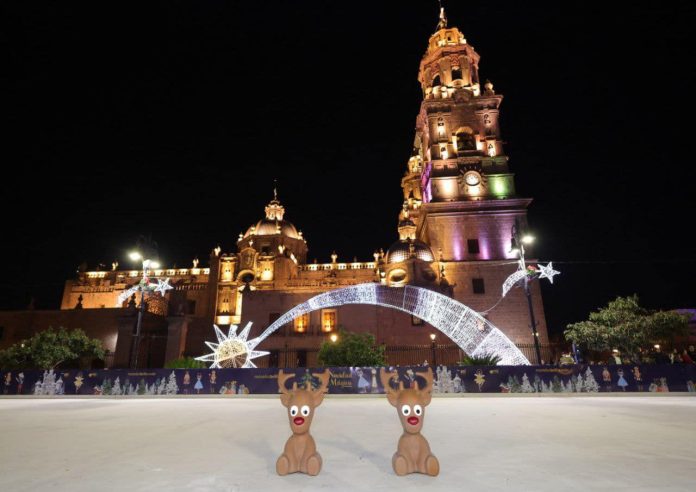En 10 días, suman más de 10 mil usuarios de la Pista de Hielo de Morelia En 10 días, suman más de 10 mil usuarios de la Pista de Hielo de Morelia