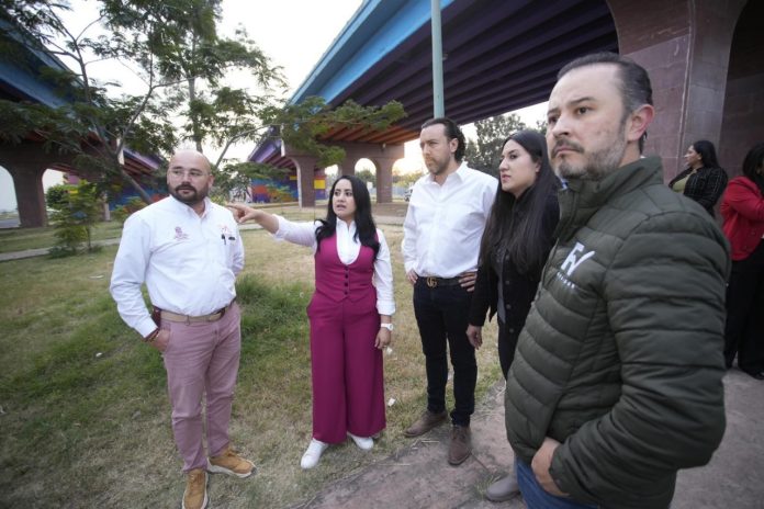 La titular de la Secretaría de Desarrollo Urbano y Movilidad (Sedum), Gladyz Butanda Macías, supervisa de cerca los trabajos preliminares del teleférico de Morelia,