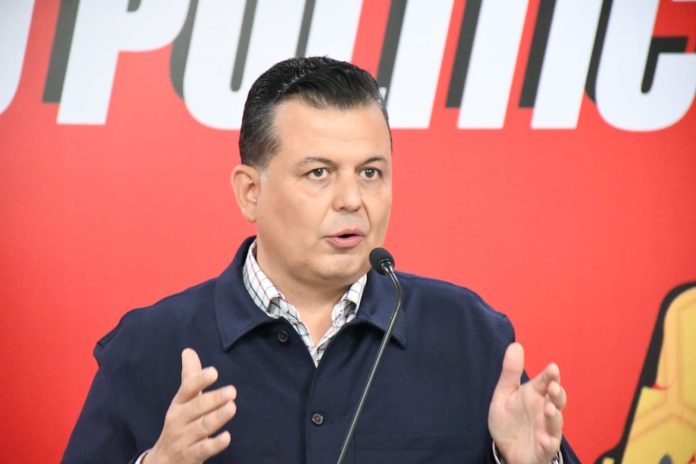 PRI exhibe videos y acusa al PRD de narco-políticos y terroristas