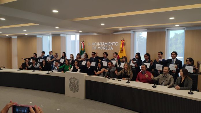 Rinden protesta los 21 miembros del Consejo Juvenil de Morelia 2024-2027