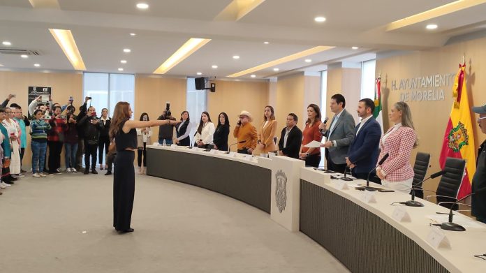 Por mayoría de votos, Cabildo reeligió a María del Carmen López Herrejón como contralora de Morelia