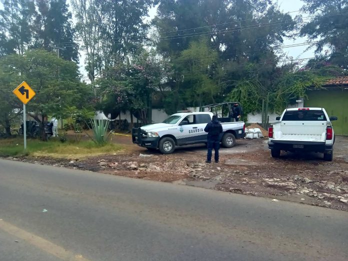 Localizan lujoso vehículo baleado en Cerrito Itzícuaro, Morelia