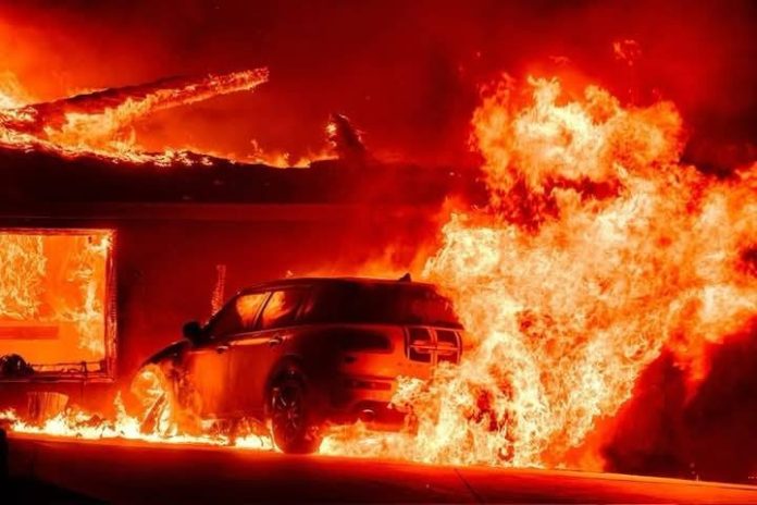 Migrantes mexicanos, entre los afectados por los incendios en Los Ángeles: COFEM