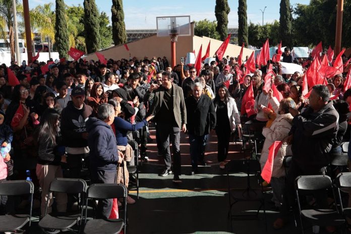 Recibe Alfonso Martínez pliego petitorio de Antorcha Campesina