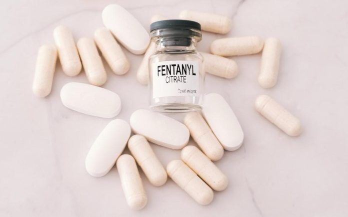 En los últimos años, el tráfico y mal uso del fentanilo ha emergido como uno de los problemas más alarmantes en la salud pública global.