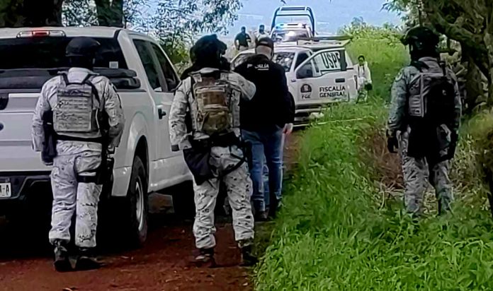 Un hombre fue encontrado sin vida en un camino rural que conduce a la localidad de 20 de Noviembre, en el municipio de Coahuayana.