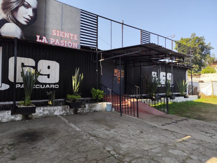 Delincuentes armados rafaguean club nocturno en Pátzcuaro