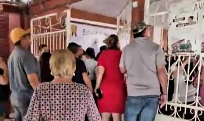 34 escuelas siguen sin clases en Apatzingán: Regidora Morena