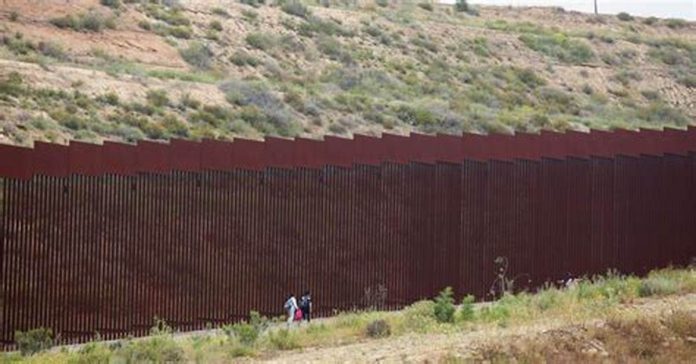 Suman 30 michoacanos deportados en su intento por cruzar a EEUU en solo 10 días