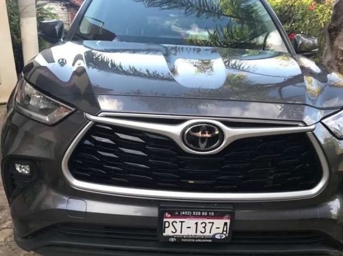 Criminales golpean a conductor y le roban su camioneta en el Fraccionamiento Villas de la Fuente