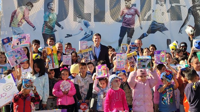 Entrega Alfonso Martínez, juguetes donados a hijos de policías de Morelia