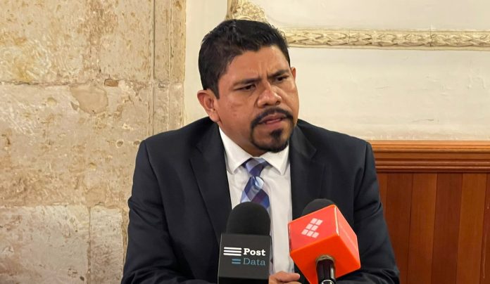 A punto de cumplirse dos años de que interpuso un amparo ante un juzgado de Distrito, finalmente el Tribunal Segundo Colegiado en Materias