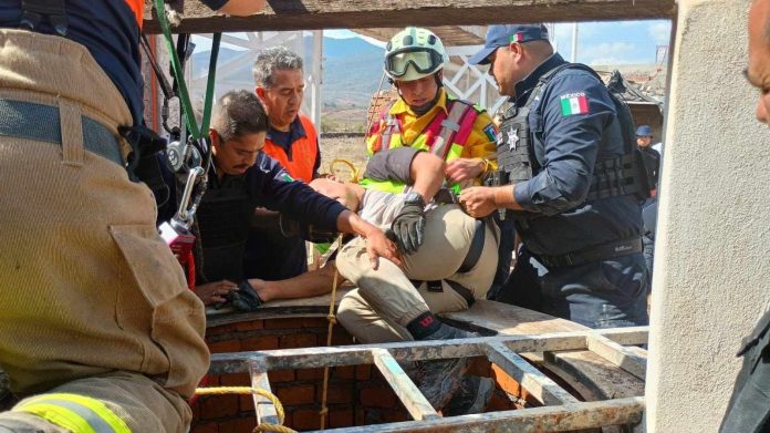 Hombre cae a pozo y bomberos estatales lo rescatan, en La Estancia
