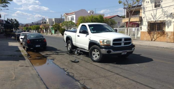 Sujetos armados son atropellados tras balear a conductor de una camioneta en Tangancícuaro