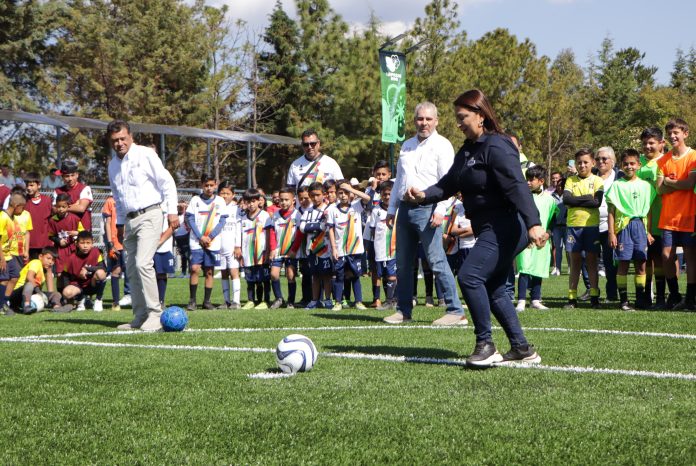 Inauguran la Cancha de Fútbol 7 “Espazio 200” en la Unidad Deportiva Municipal de Quiroga