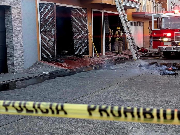 Se registra incendio de vivienda en la colonia Arroyo del Páramo, en Uruapan