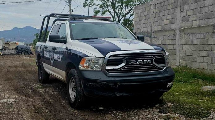 Presunto ladrón es golpeado y atado a un poste en la colonia La Aldea, Morelia