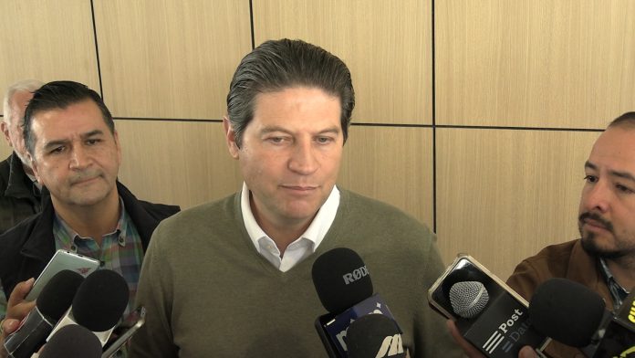 Trabajo institucional, ofrece Alfonso Martínez al nuevo delegado de SEGOB, Humberto Arróniz