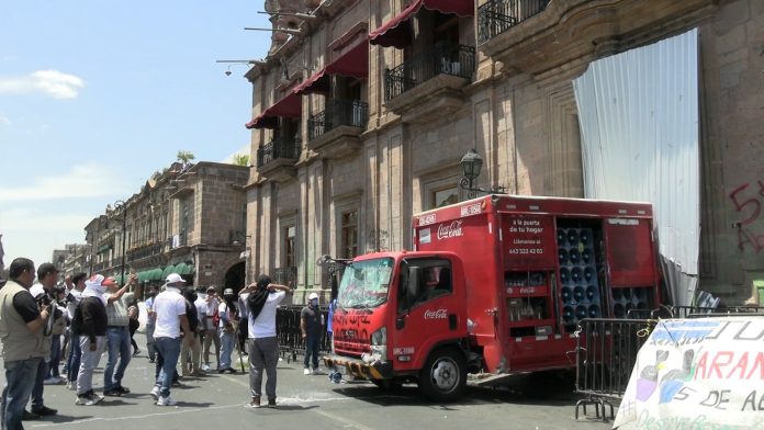 El subsecretario de Enlace Legislativo y Asuntos Registrales, Humberto Urquiza Martínez, refirió que se ha establecido una línea de comunicación constante con la comunidad, con la esperanza de evitar situaciones de tensión y violencia.