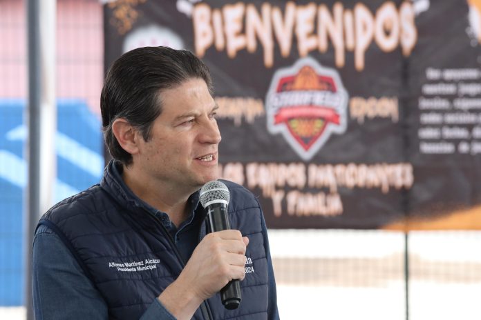 Alcalde de Morelia critica abandono de escuelas públicas