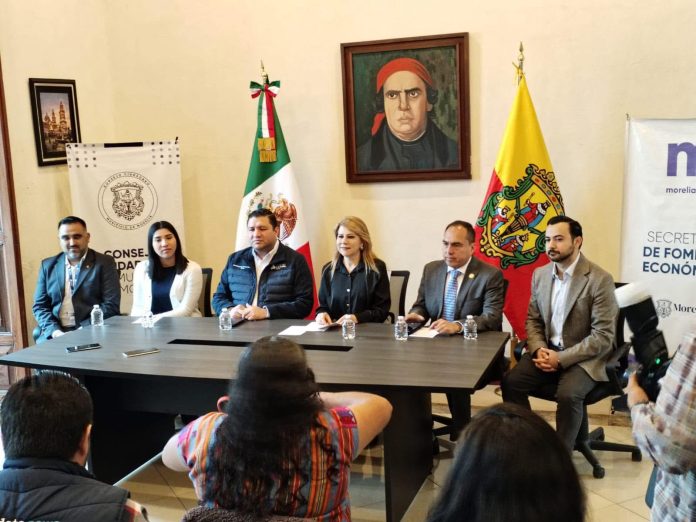 #Morelia #Seguridad Preliminar. Un hombre fue asesinado en ataque armado dentro del restaurante Las Brisas en el Boulevard García de León, de Morelia; no se ha confirmado que haya otra persona lesionada. #postdatanews
