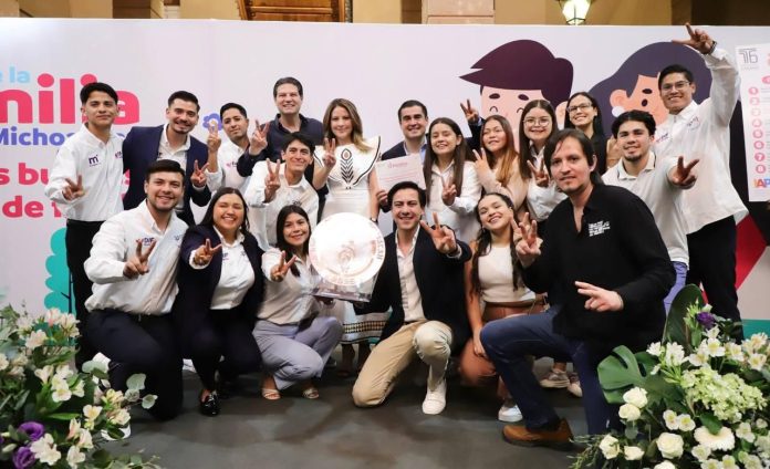 Congreso del Estado reconoce a Paola Delgadillo por Centros Spot Congreso del Estado reconoce a Paola Delgadillo por Centros Spot