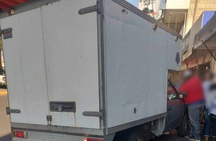 Camioneta atropella a peatón cerca de la colonia Tres Puentes, en Morelia