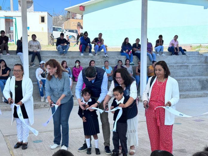 Entrega Alfonso Martínez 3 techumbres en escuelas de Morelia