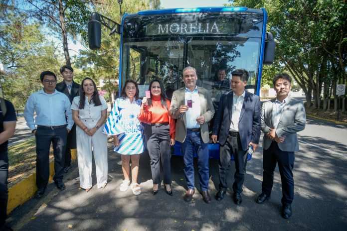 Con tarjeta de prepago, transporte público se moderniza en Uruapan: Alfredo Ramírez