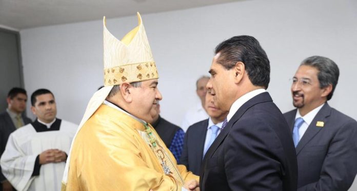 Silvano Aureoles habría entregado 30 camionetas a la Arquidiócesis de Morelia: Gobernador