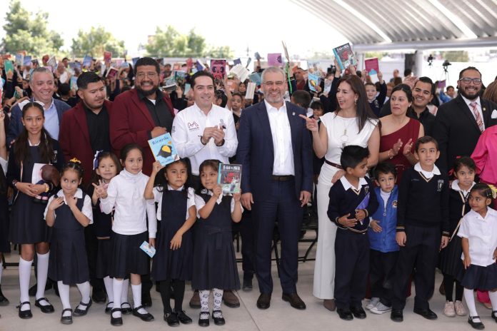 Inaugura Bedolla preescolar y primaria en Villas del Pedregal